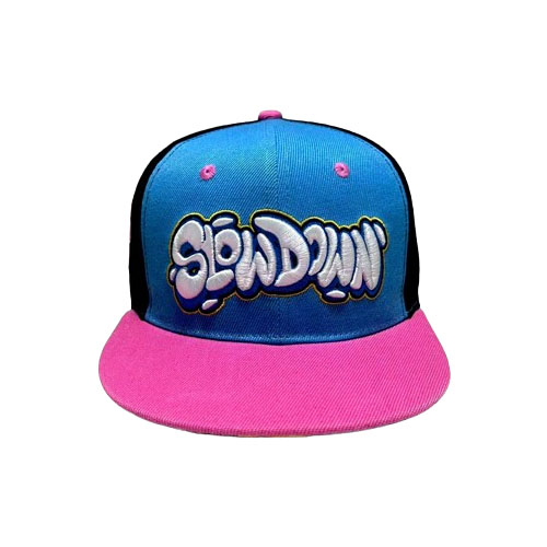 Vilka är några populära märken eller designers som gör 6 Panels Snapback-hattar?